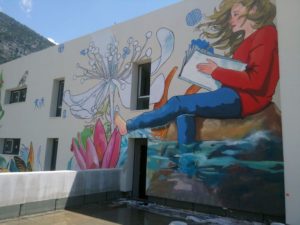 Fresque l'ABC - La petite fille qui "bouquine" et dont l'imagination s'envole